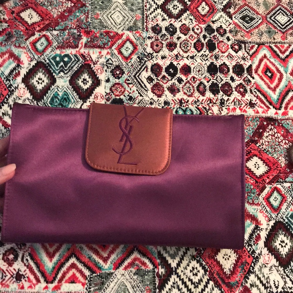 Purple clutch. In good condition